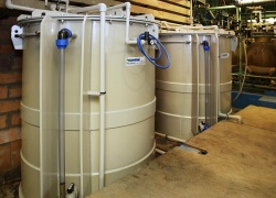Akumulační nádrže použitých chemikálií.