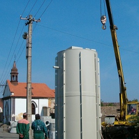 Čerpací stanice před uložením do terénu.